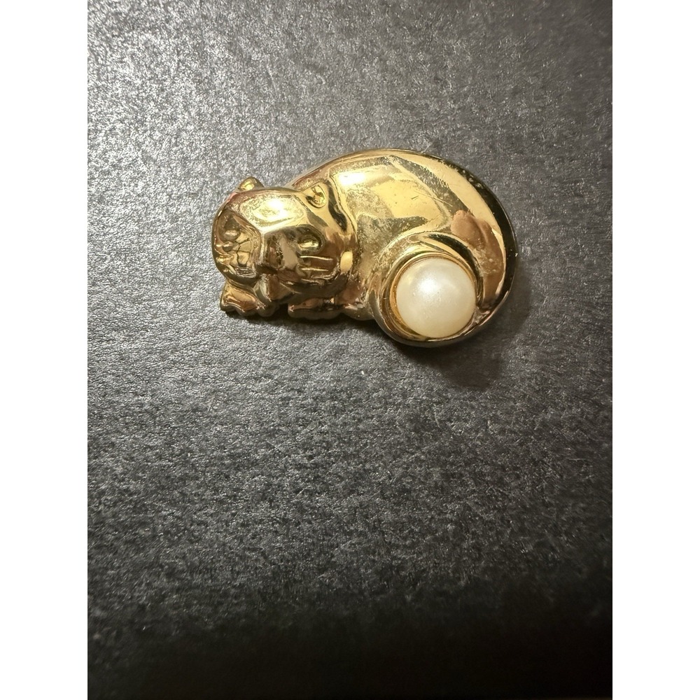 Vintage Signed Marvella Cat with‎ a ball Faux Pearl Gold Tone Mini Brooch